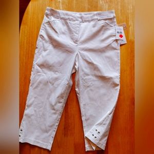 Northern reflections capris. White,  size 10. With tummy control.